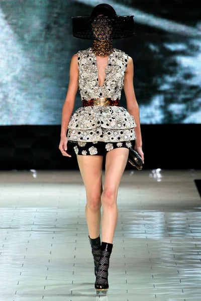 Look 18